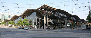 300px-Southern-cross-station-melbourne-morning