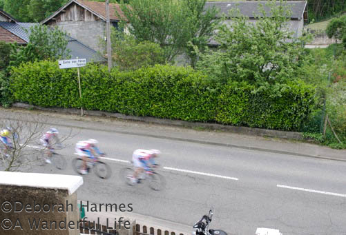 HereComeTheCyclistsInEngomer